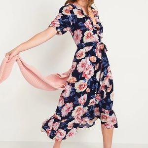 🌸Old Navy Floral Wrap Tie Dress🌸